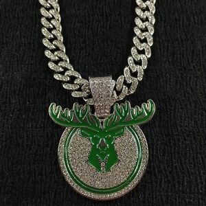 NBA Milwaukee Bucks 18 Inch Necklace Pendant Chain Link Basketball Jewelry